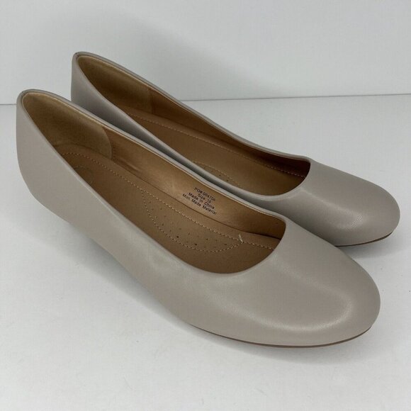 Oh My Light Smooth Beige Collection Slip-On Ballet Heels Womens Size 10 Shoes - Picture 2 of 9